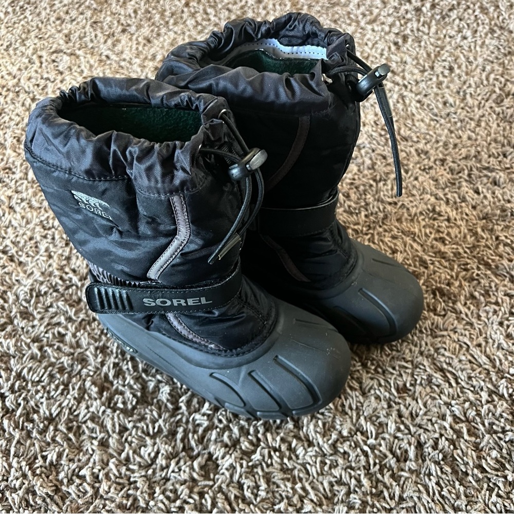 Boys Sorel boot, size 13